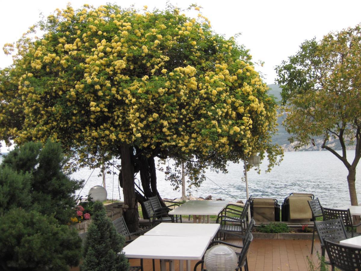 Piccolo Hotel Direkt Am See Brenzone Extérieur photo
