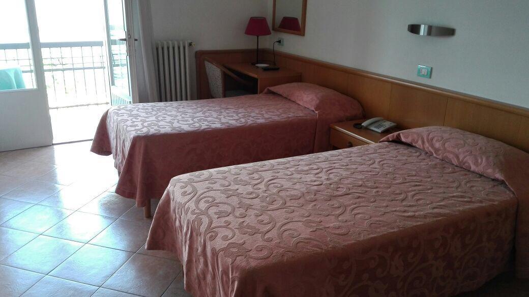 Piccolo Hotel Direkt Am See Brenzone Extérieur photo
